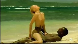 در عشق رژه, کون بزرگ ...