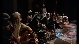 دختر راه رفتن برهنه  ...