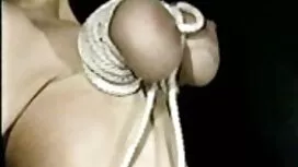 یک زن زیبا, خوردن با ...