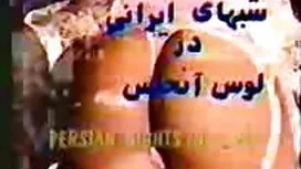 دختر نوجوان با یک سک ...