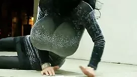 یک خانم بلوند و یک د ...