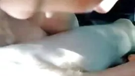 یک غریبه با پوشیدن م ...